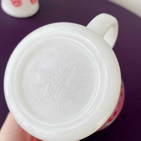 Pair of Fire King Mugs polka dots milk glass Vintage - Picture 4 of 6